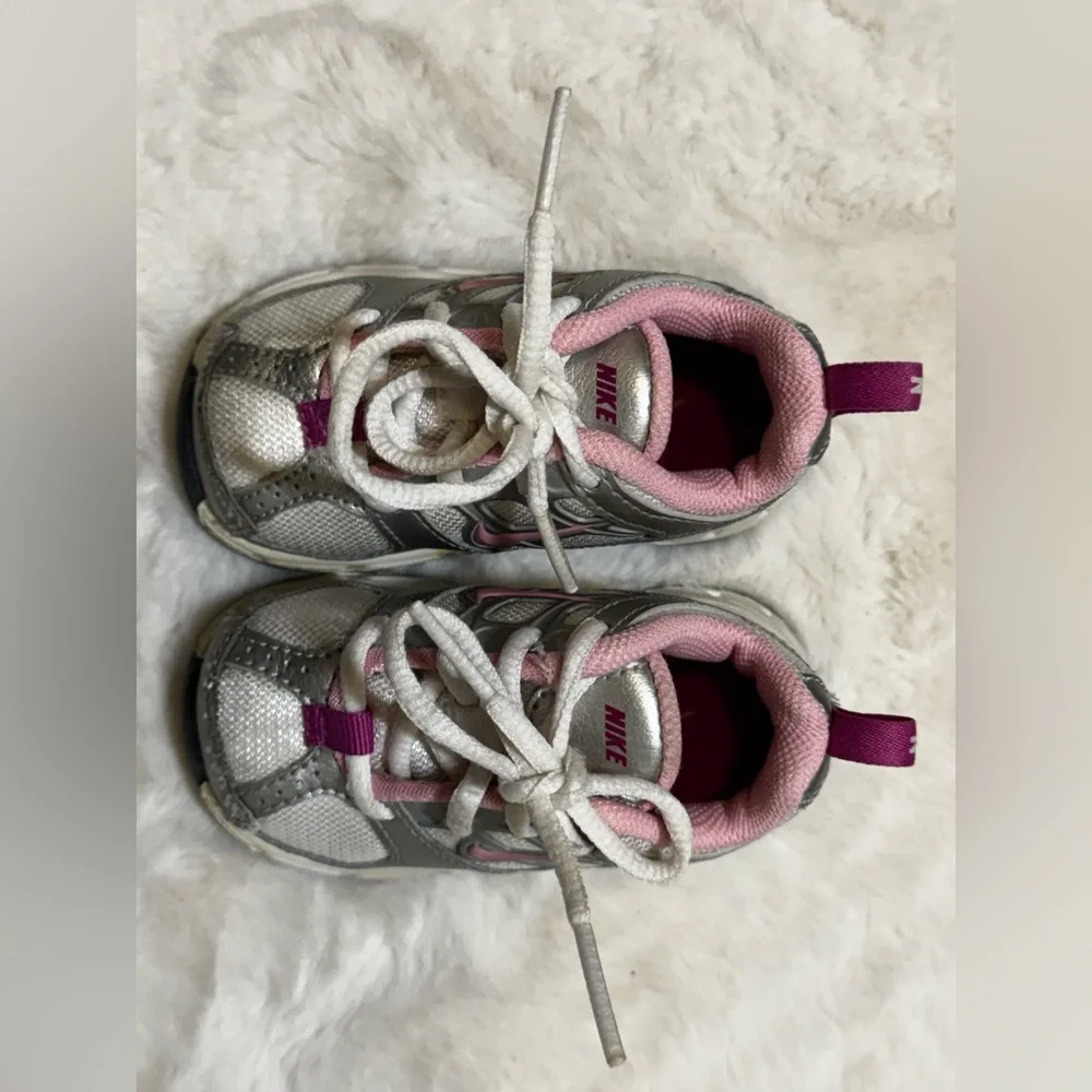 Nike‎ Toddler Sneakers Size 3C Silver & Pink